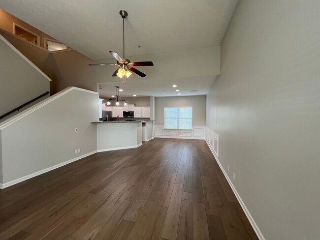 Foto del edificio - Available Immediately! Gorgeous 4 Bedroom 3 Bath in Creeksbend Subdivision