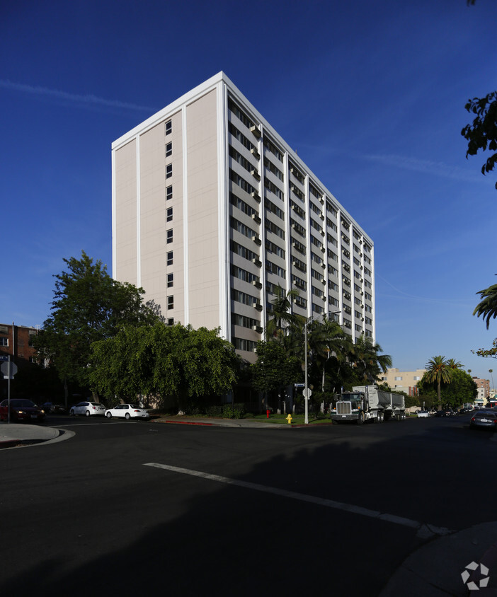 Primary Photo - Vista Towers