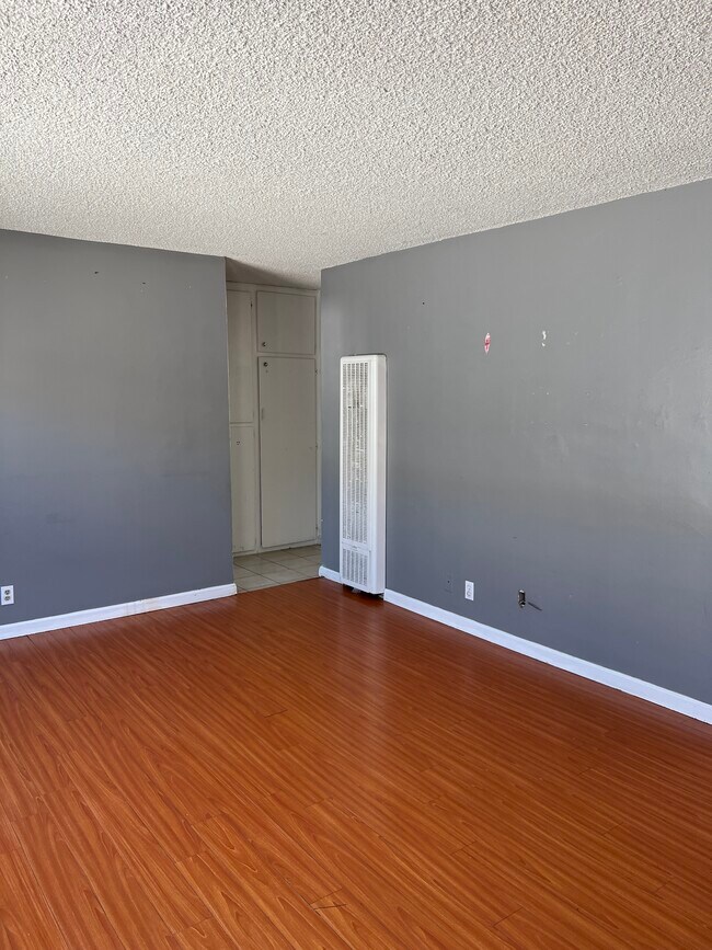11615 206th St Unit A, Lakewood, CA 90715 Apartments in Lakewood, CA