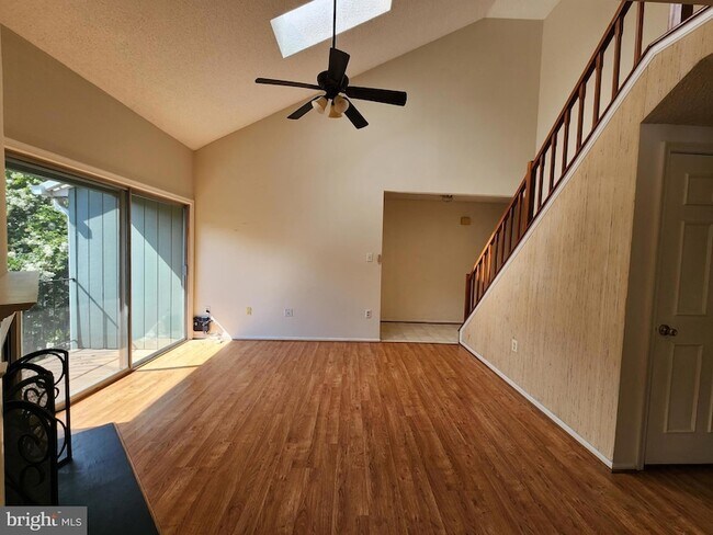 Foto del edificio - 7731 Inversham Dr