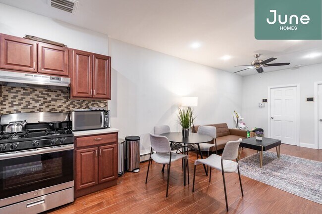 Building Photo - Queen room in 3-bed/1.0-bath Home