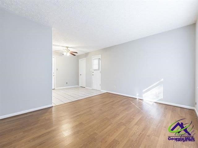 Foto del edificio - 245 Lake Joy Rd