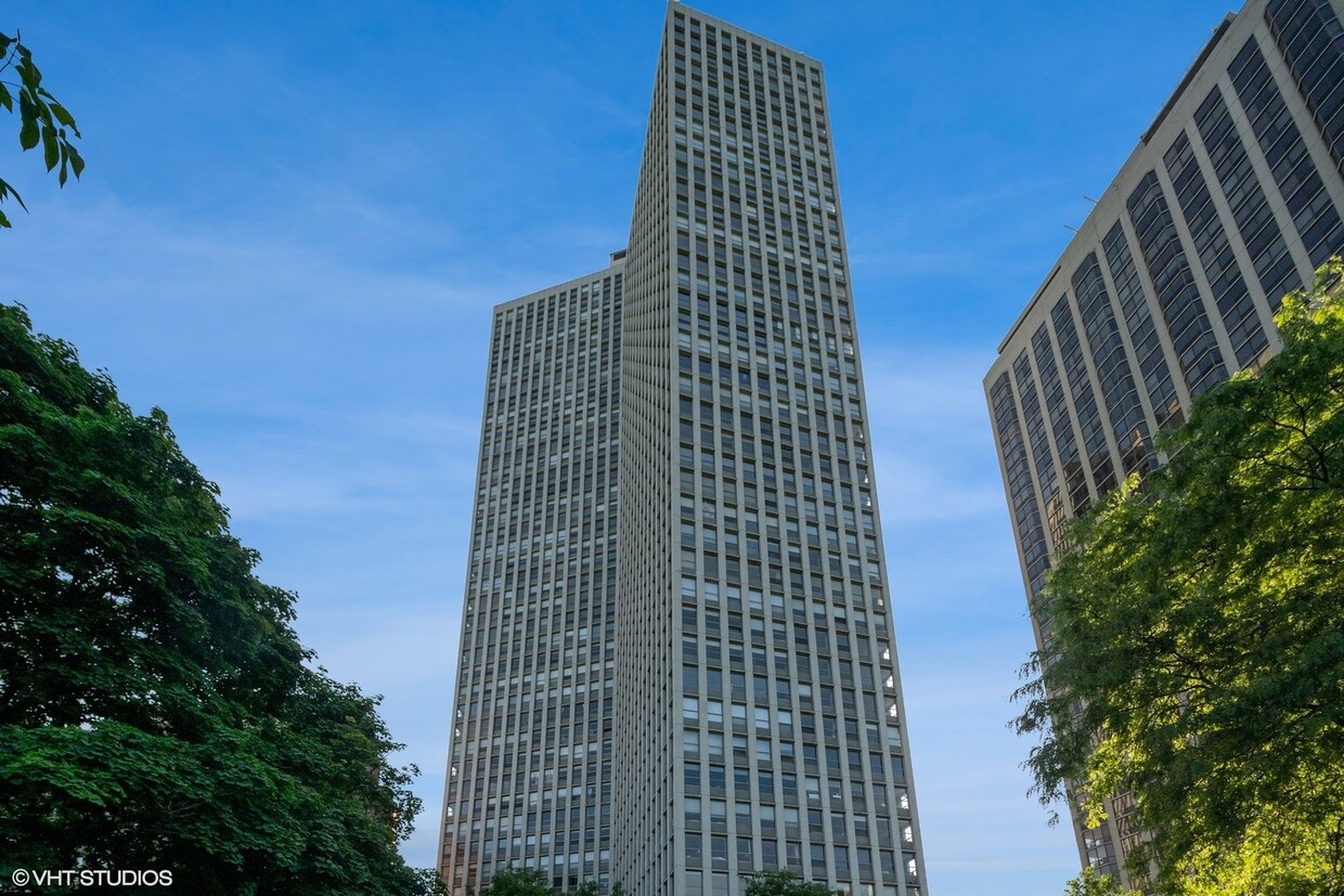 Foto principal - 2626 N Lakeview Ave