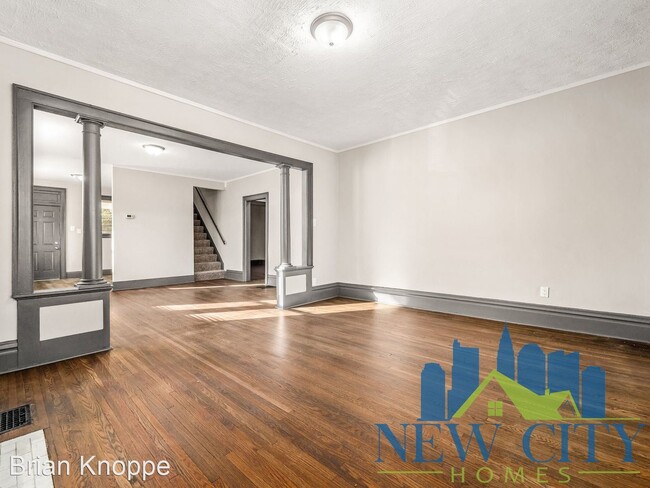 Building Photo - 3 br, 1 bath House - 625 East 4th Avenue