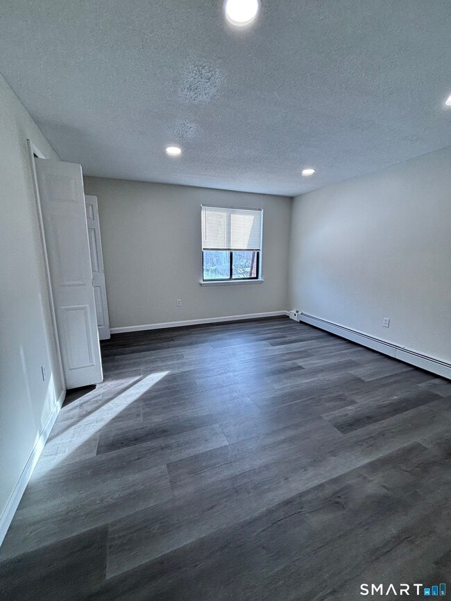 Building Photo - 11 King Arthur Dr