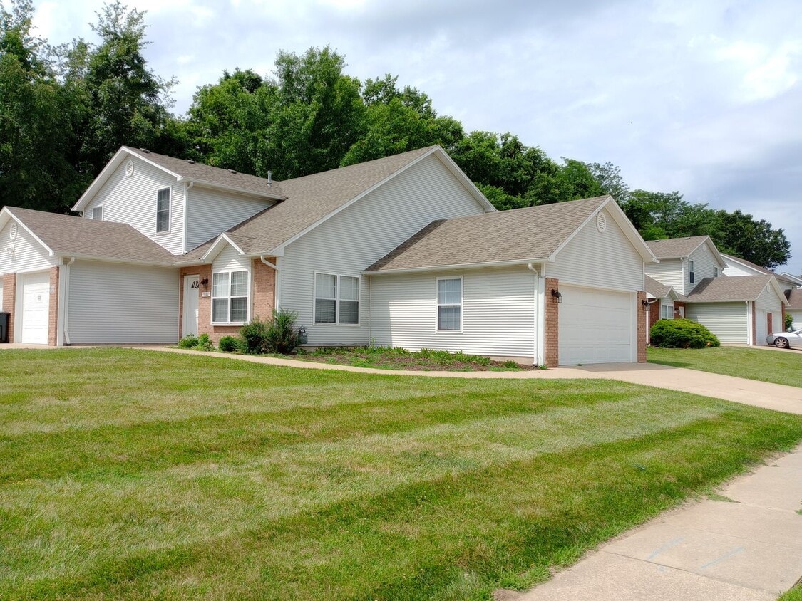 Primary Photo - 5101-5103 Carrieridge Dr.