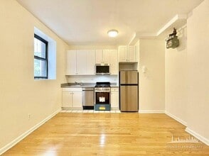 Building Photo - 305 W 45th St