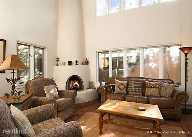 Primary Photo - 635 1/2 E Alameda St