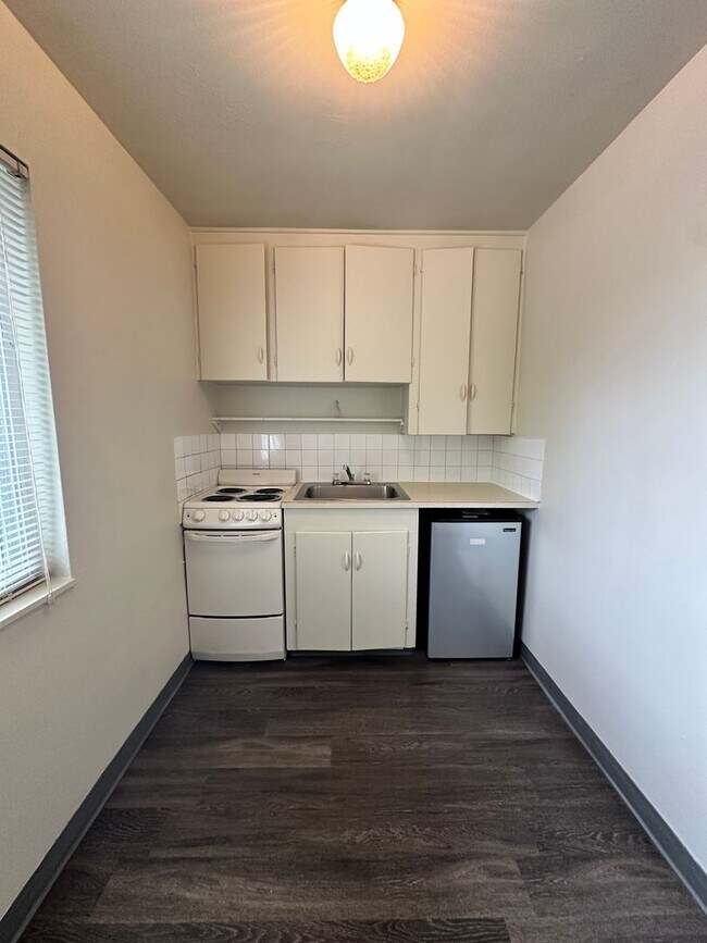 Foto del edificio - (DUP) - Studio Apartment! Great location, ...