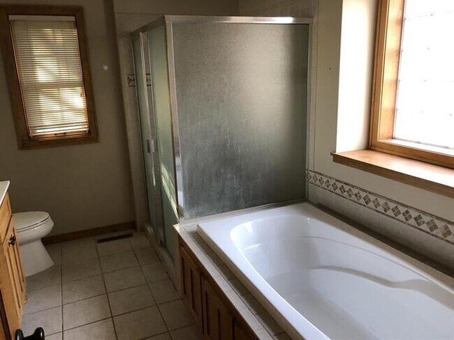 Building Photo - 2325 Melody Hill Rd, Chanhassen, MN, 55331