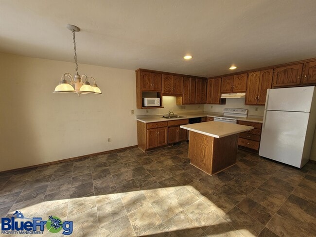 Building Photo - 1010 Coggins Ct