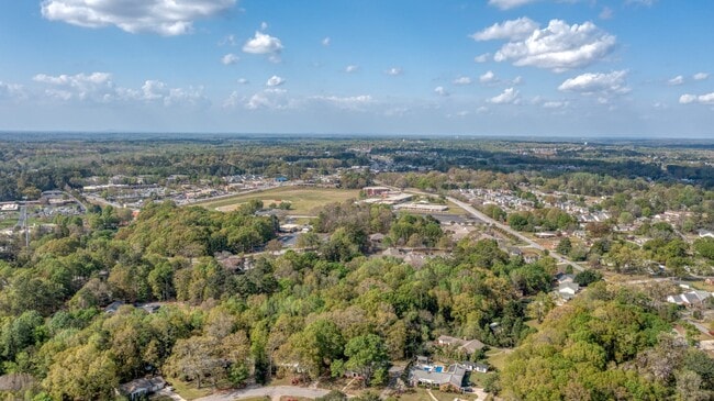 Building Photo - 1416 Hilltop Dr