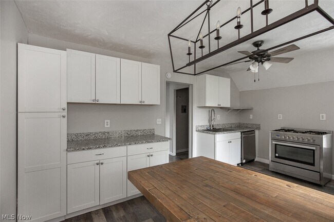 Building Photo - 3635 W 46th St
