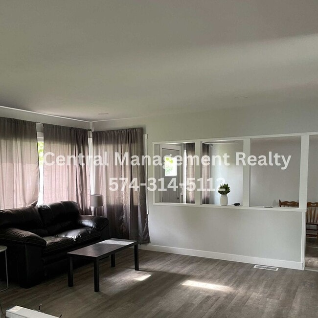 Building Photo - Updated 3 bedroom 1.5 bath home close to Notre Dame