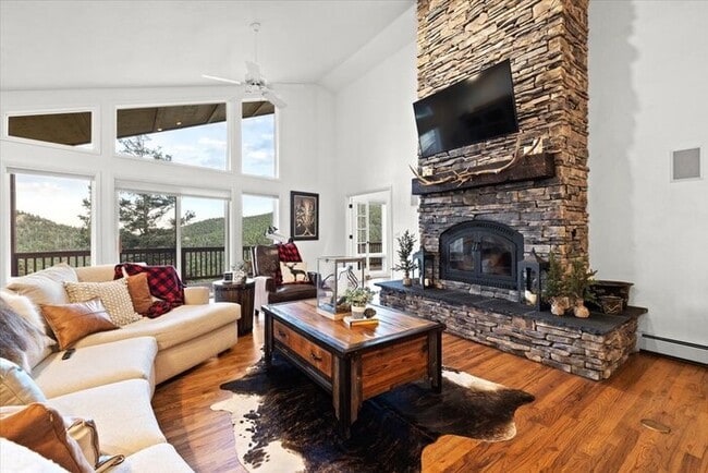 Building Photo - 302 Earthsong Way