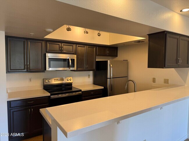 Foto del edificio - 7777 E Main St