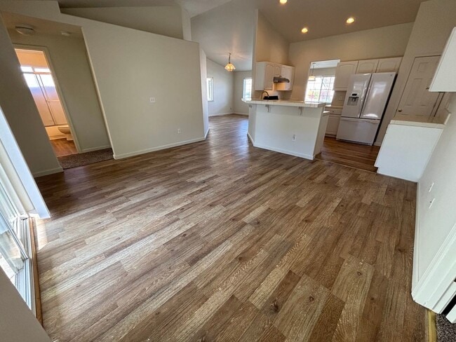 Building Photo - Great home in Chichester Estates