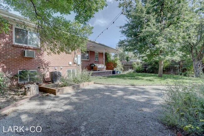 Building Photo - 4 br, 3 bath House - 5451 S. Hickory St