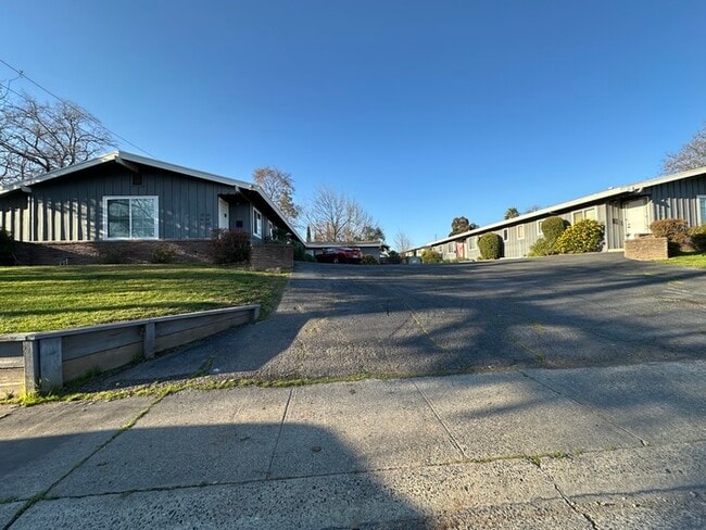 Photo - Charming cottage style unit located in Sacramento! House