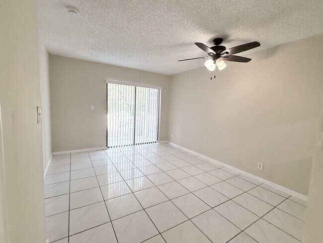 Foto del edificio - 11638 NW 23rd Ct