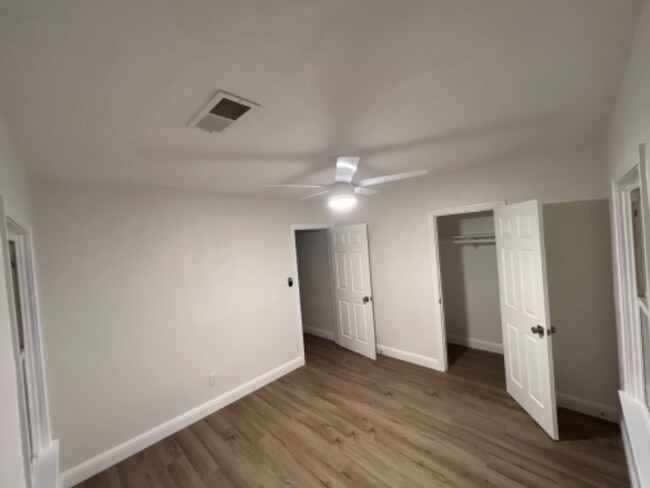 Foto del edificio - 1961 Carol Ave