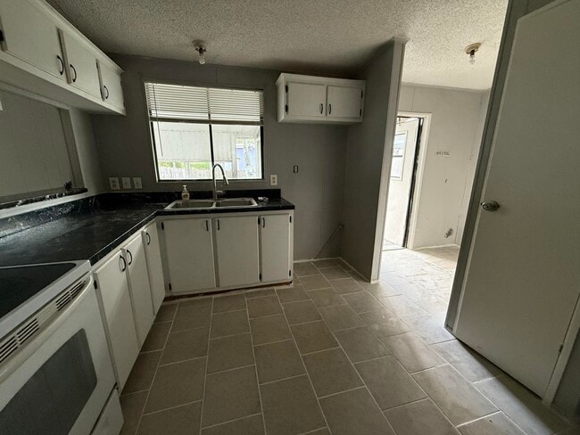 Building Photo - 9301 SE 61st Dr