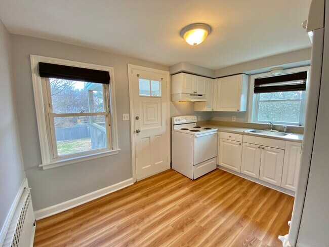 Foto del edificio - 446 Huntington Rd
