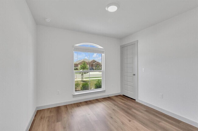 Building Photo - 120 Krause Spgs Dr