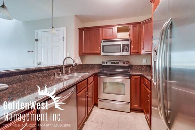 Building Photo - Light and Bright 3Bdm 2Ba Upstairs Condo i...