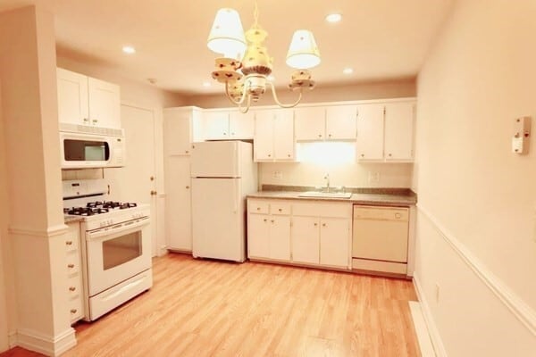 Building Photo - 395 Merrimack St