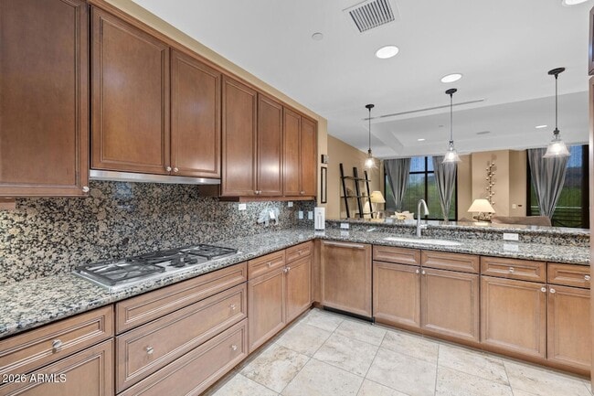 Foto del edificio - 2211 E Camelback Rd