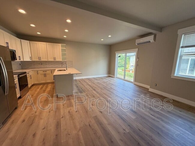 Building Photo - 2205 DeJong Dr