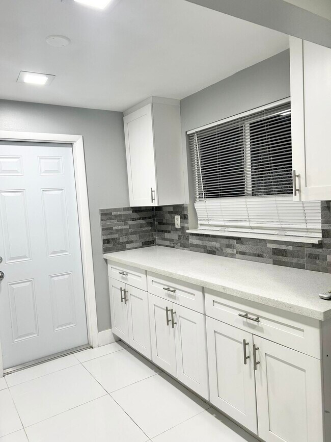 Foto del edificio - 721 NE 6th St