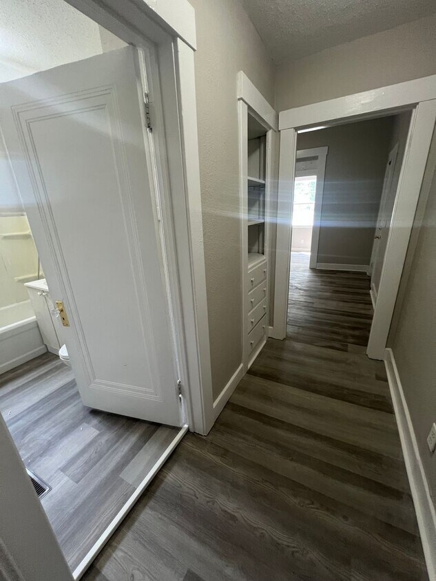 Foto del edificio - Newly renovated units and common areas!