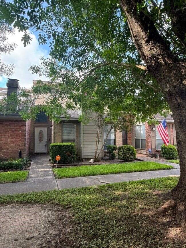 Building Photo - 9314 Westwood Village Dr