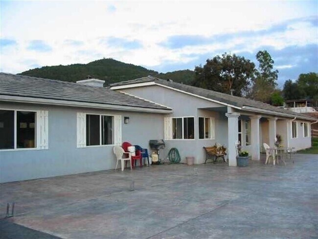 Foto del edificio - 32130 Dowling Ln