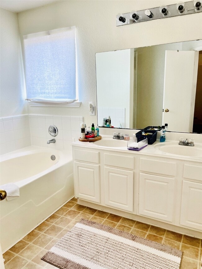 Foto del edificio - 5707 Highbury Ct