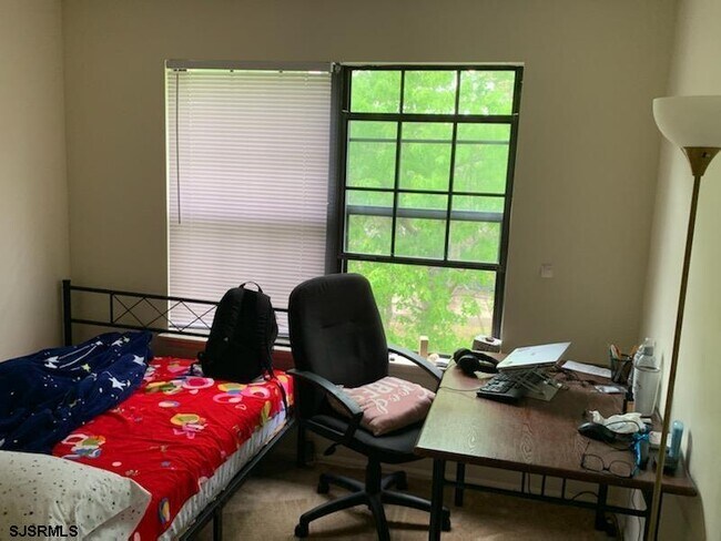 Building Photo - 118 Sussex Pl