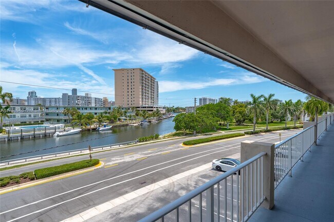 Foto del edificio - 250 Layne Blvd