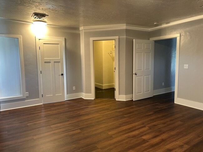 Building Photo - 1040 Main St
