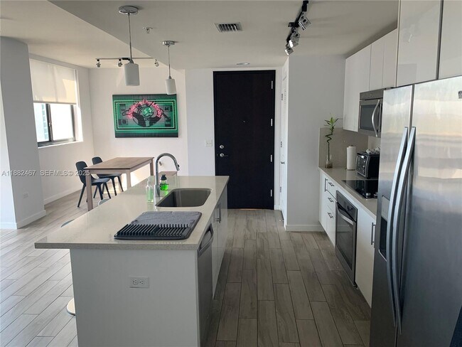 Foto del edificio - 999 SW 1st Ave