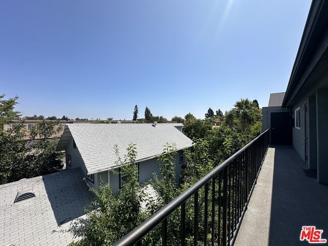 Building Photo - 1108 Termino Ave