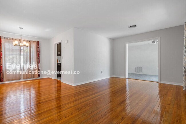 Building Photo - 5600 Tangerine Ave S