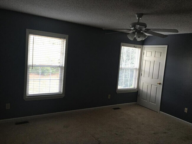 Foto del edificio - 1700 Lone Oak Rd