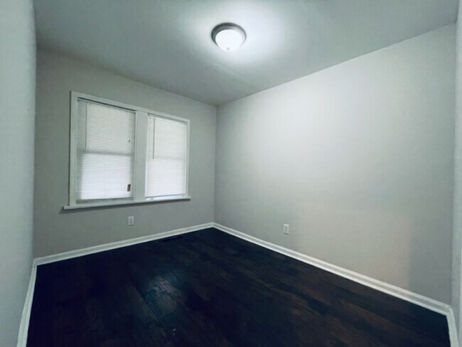 Building Photo - Beautiful two bedroom Warren house for rent.