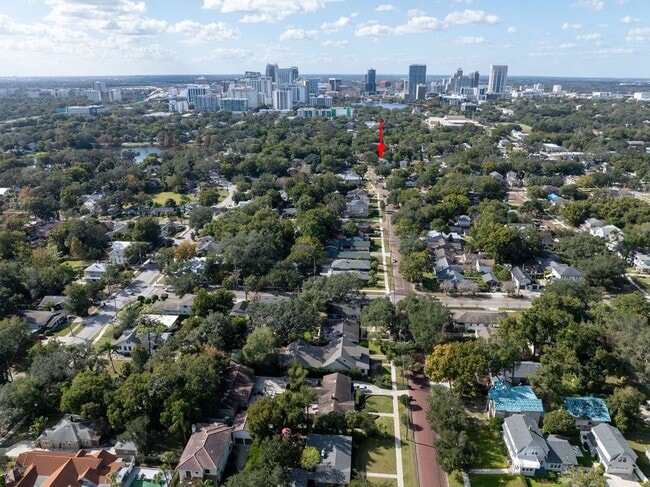Building Photo - Adorable rental available in heart of Orlando !