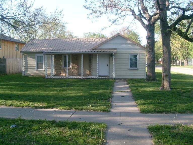 Primary Photo - 602 W 12th St