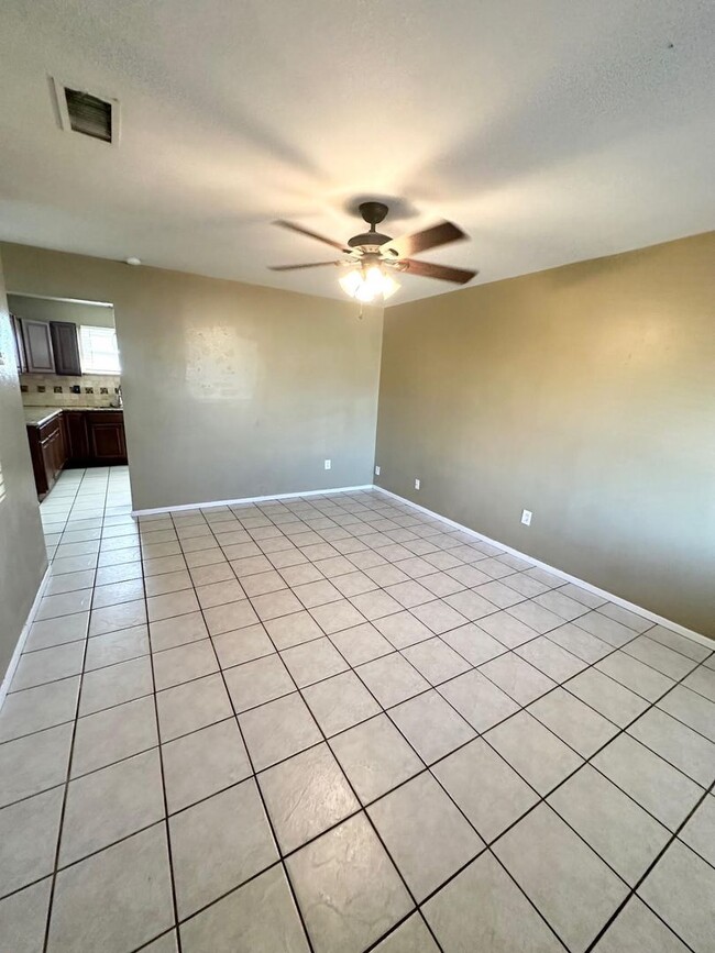 Foto del edificio - 3 Bed 1 Bath Ready to Rent!