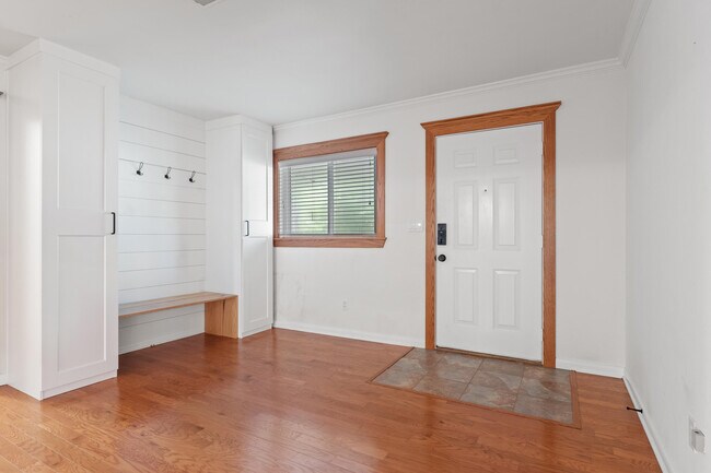 Building Photo - 84 Waynel Cir SE