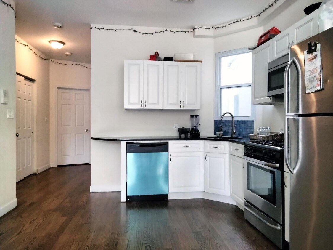 Building Photo - 132 66th St